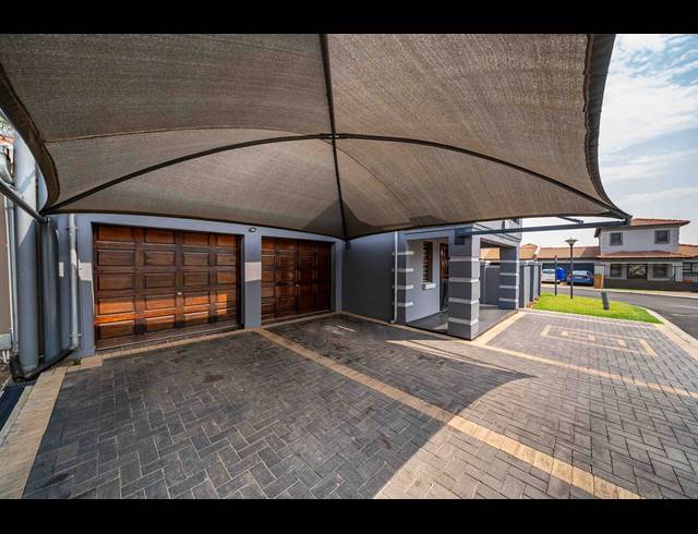 3 BEDROOM FREESTANDING FOR SALE IN SONNEVELD